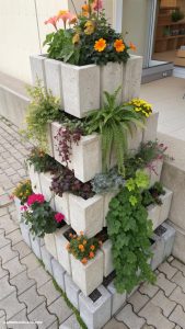 box planter ideas Concrete blocks for layered plant arrangement